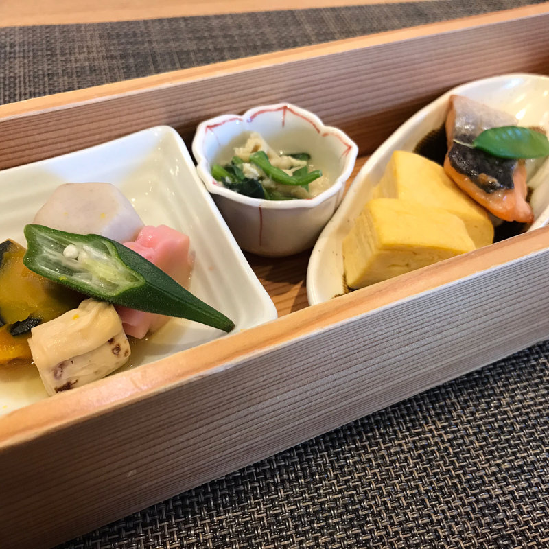 旬肴昼膳  炊合せや焼物など(どうひら)