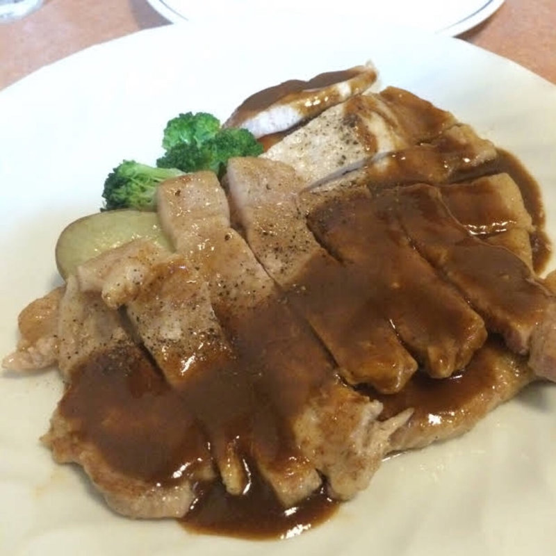 ポークステーキ(・スープ・サラダ・ライス・コーヒー付)(キッチンカトウ)