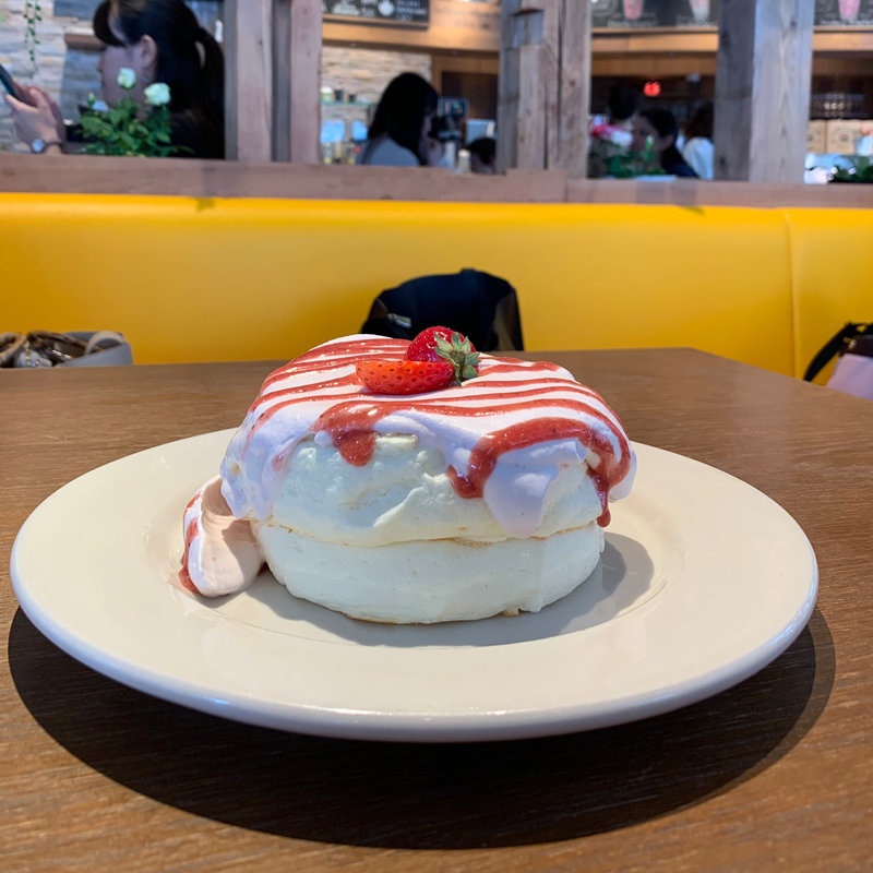 ストロベリーマスカルポーネパンケーキ(Urthcaffe横浜ベイクォーター店)