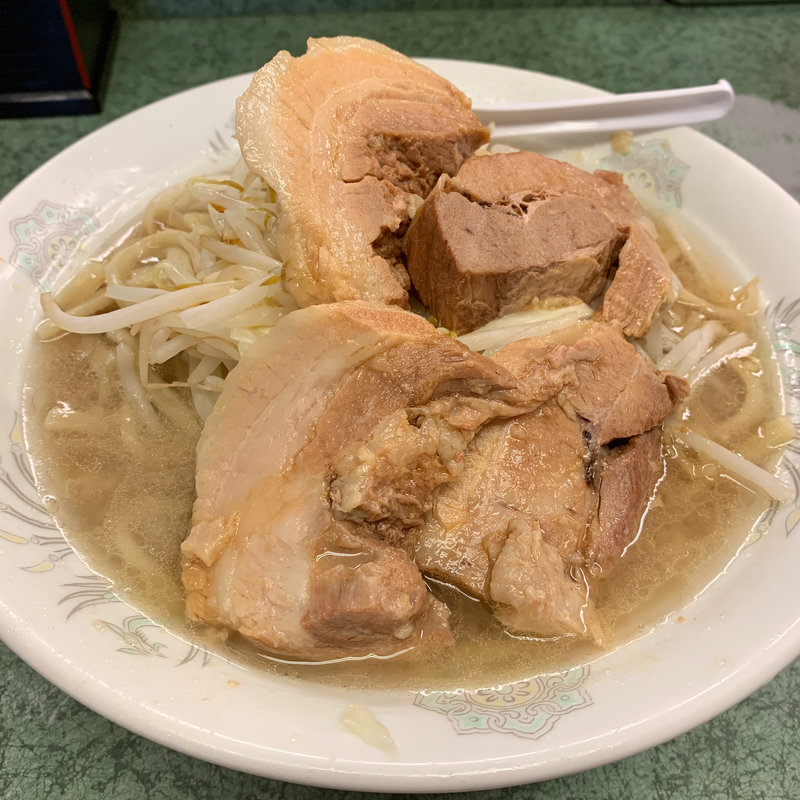 大盛ぶた入りラーメン(ラーメン二郎 新宿小滝橋通り店)