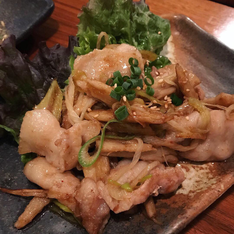 たたきごぼうと豚バラの源たれ炒め(酒場ル 丸森)