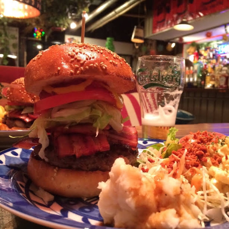 ベーコンエッグチーズバーガー(ザ★ゴールデンハンバーガーズ)