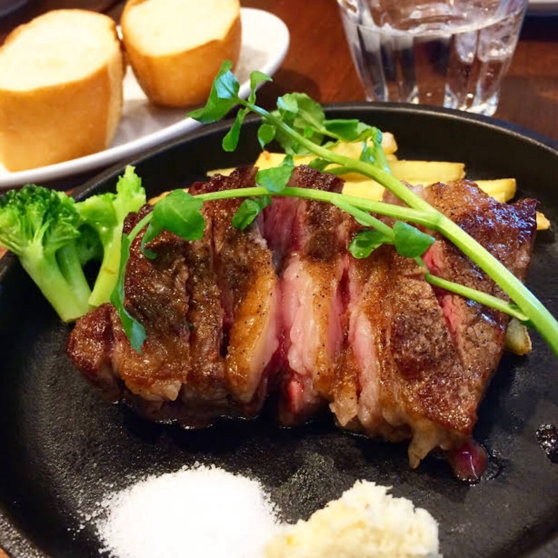 1日10食限定 厚切り炭焼きステーキ(肉焼きワヰン酒場 テルミニ 姫路店)