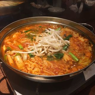 ブデチゲ鍋(韓国料理 絆)