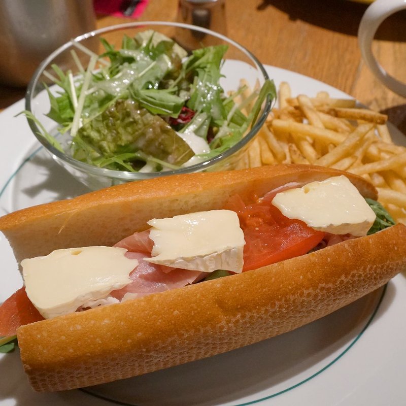 生ハムとカマンベールのバゲットサンド(Brooklyn Parlor HAKATA)