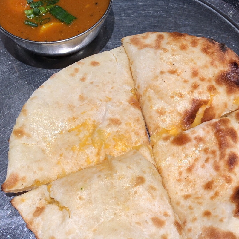 チーズナンセット(インドカレー＆ナン ムンバイ みなとみらい店)