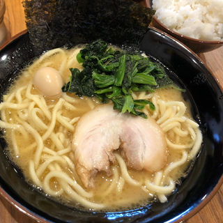 ラーメン(横浜家系ラーメン壱角家 新宿東南口店)