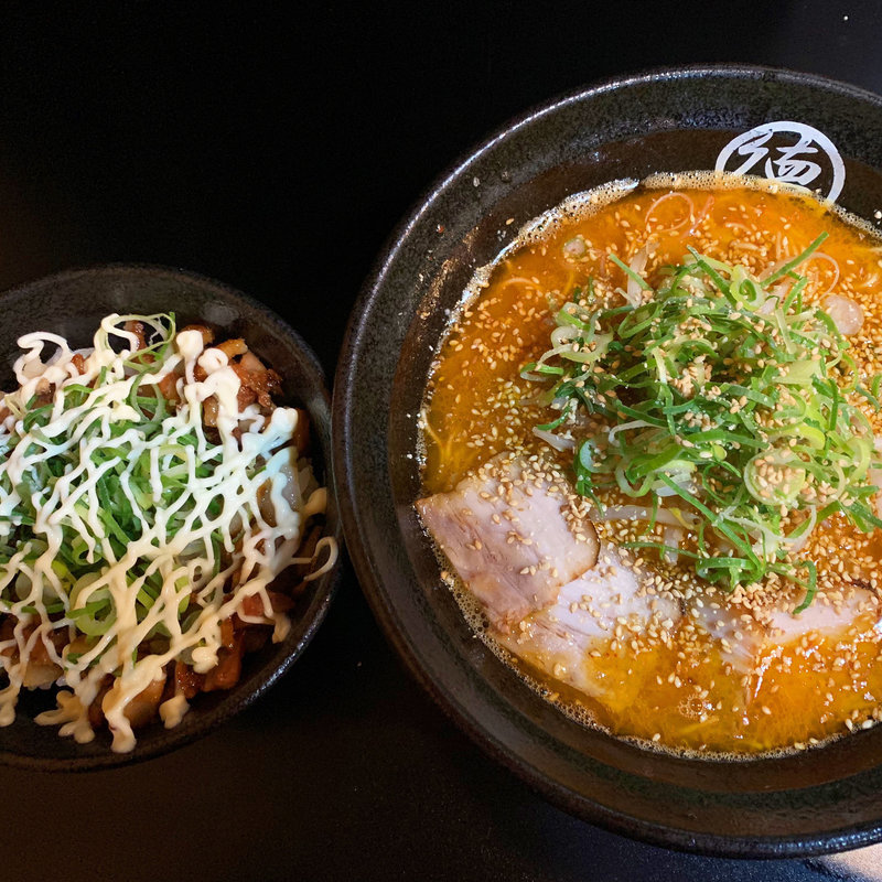 Bセット（徳兵衛らーめん、チャーシューのせご飯）(博多徳兵衛)