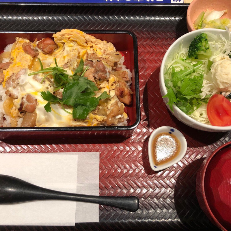 炭火焼き鶏の親子丼(大戸屋ごはん処 荻窪西口店)