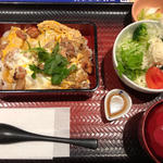 炭火焼き鶏の親子丼