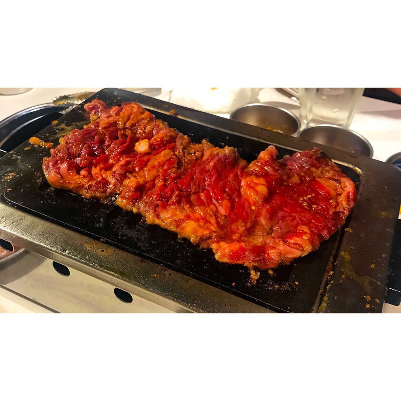 名物はみ出るハラミ(ホルモン3世)