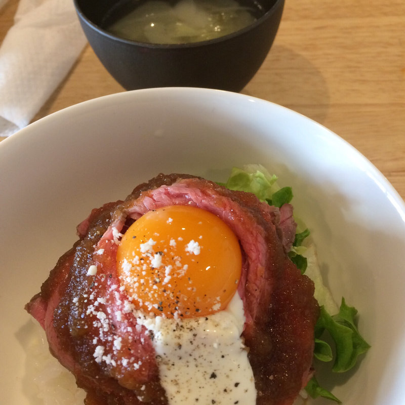 ローストビーフ丼(トロロッソ)