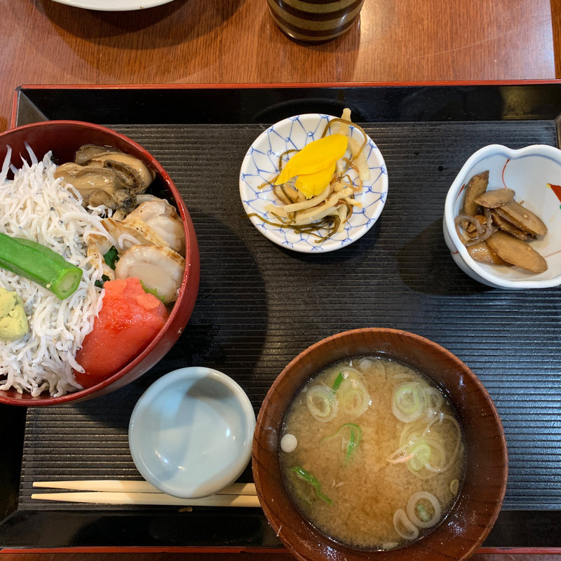 海鮮丼(酒処 やまね )