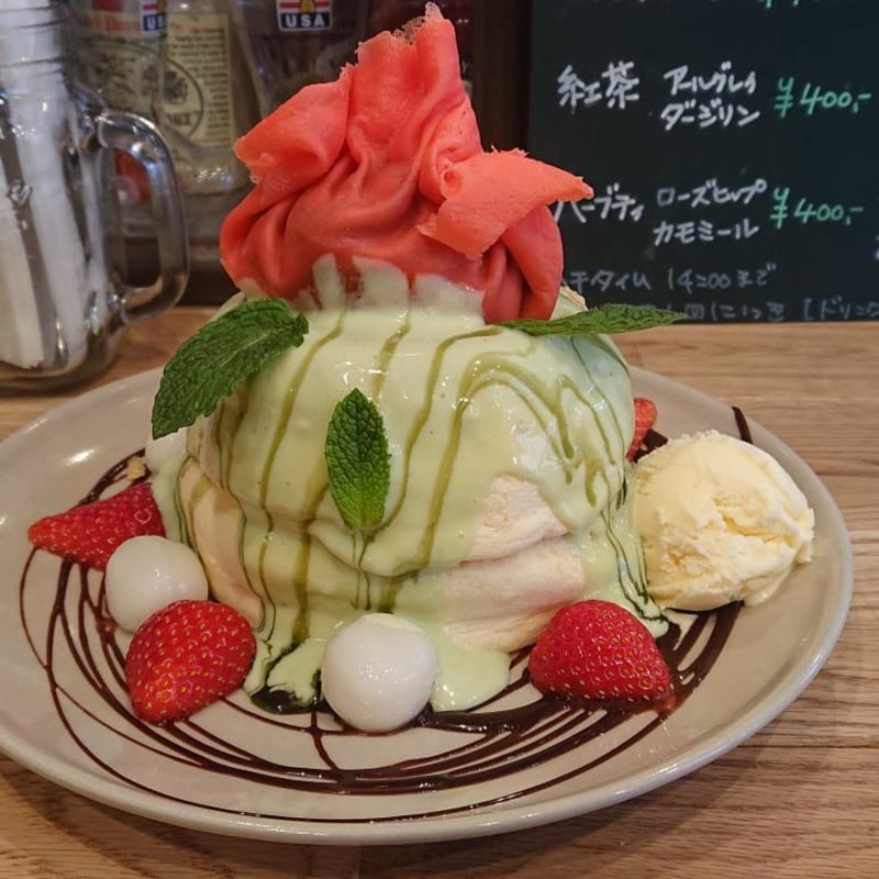 伊奈のバラのパンケーキ(プランピーパンケーキス （plumpy pancakes）)