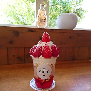 苺パフェ(ガーデン カフェ （GARDEN CAFE）)