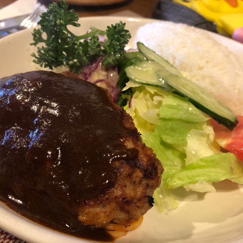 ハンバーグプレート(昔ながらの洋食屋 鈴なり )