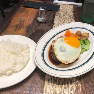 ハンバーグ デミグラスソース(カフェ&グリル シズルガズル 渋谷ヒカリエ店 （Cafe&GrillSIZZLEGAZZLE）)
