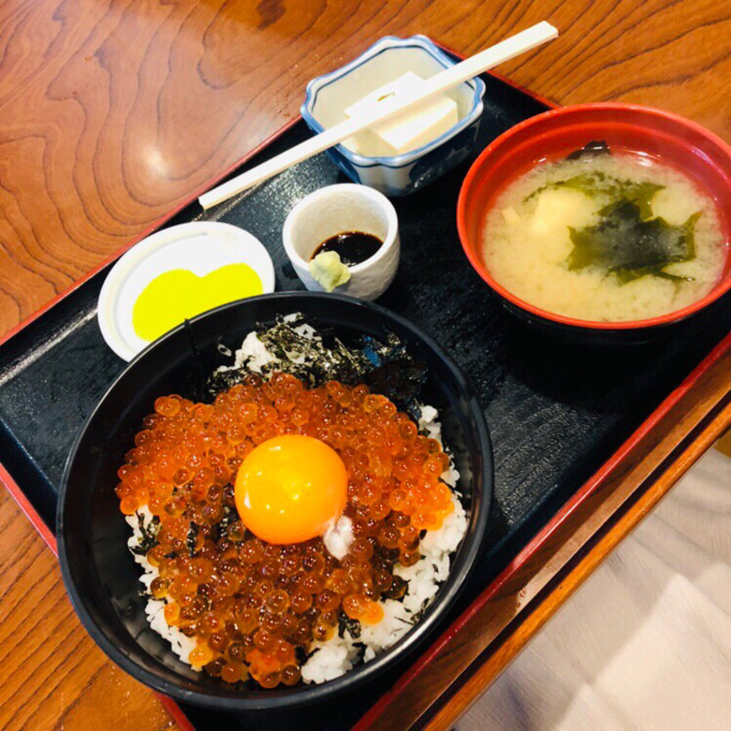イクラ丼(市場食堂 よし （よし）)
