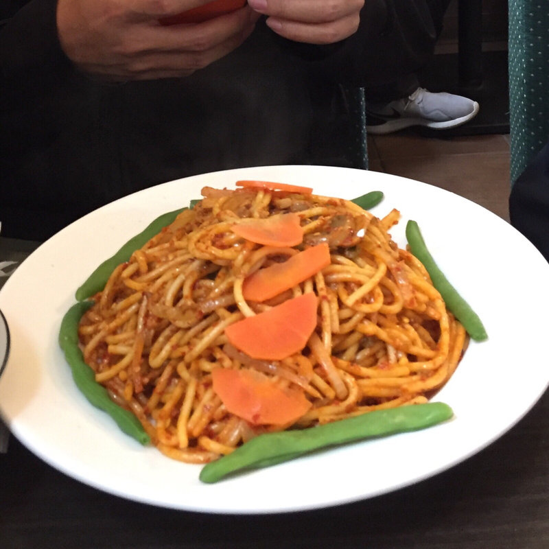 赤いワンピース(喫茶 マウンテン)