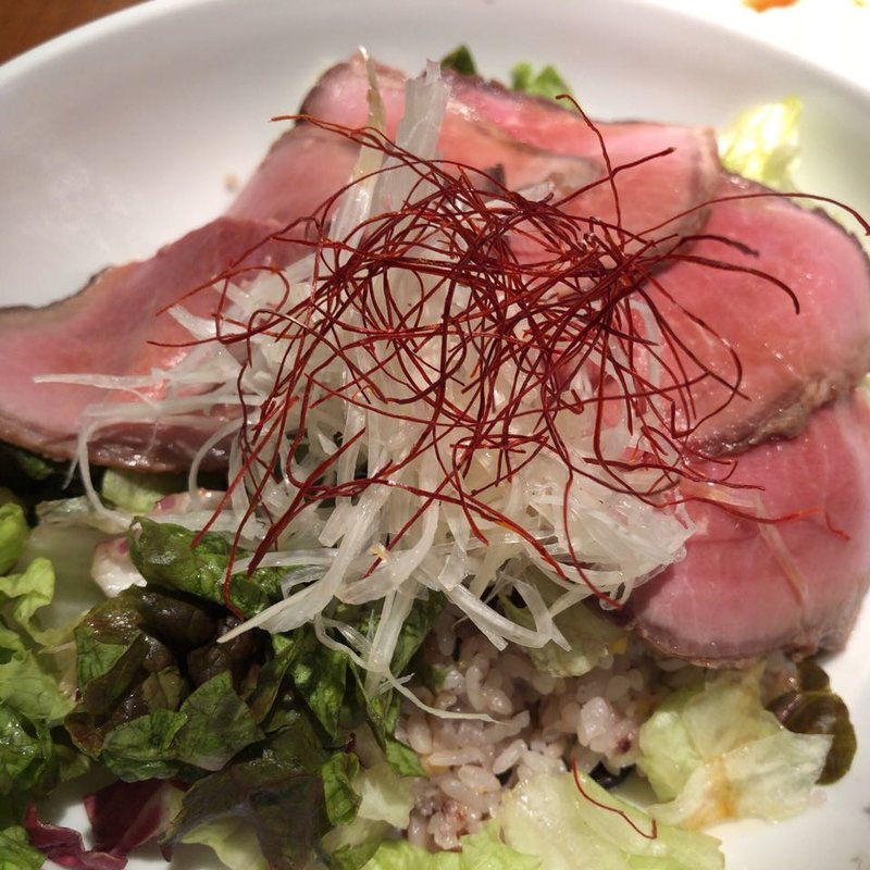 ローストビーフ丼と冷しぶっかけ山菜そば御膳(ろばたの炉 神楽坂通り店 )