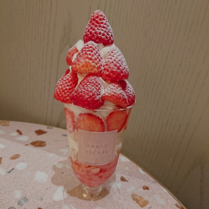パフェストロベリー(fruit picnic グランフロント大阪店)