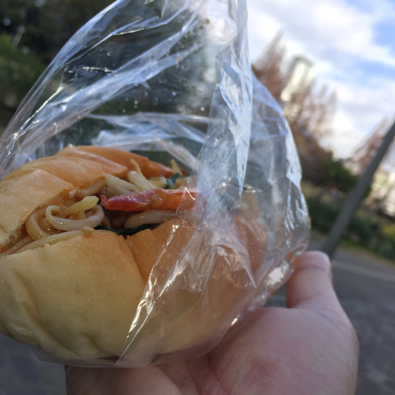 タイ風焼きそばパン(ROUTE271 梅田本店)