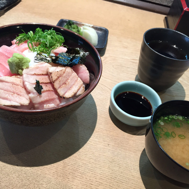 大トロ丼(旬味まゆとろ)