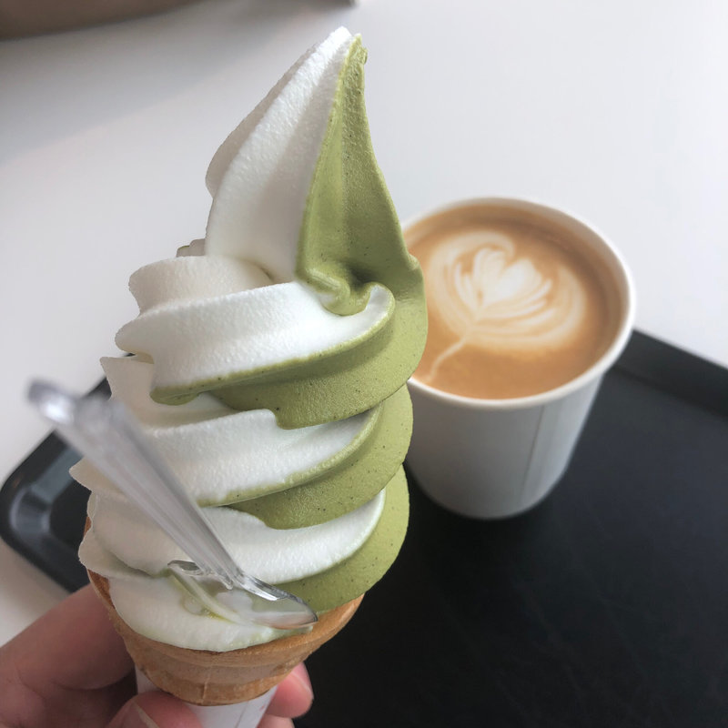バニラ抹茶ミックスソフトクリーム(the cafe)