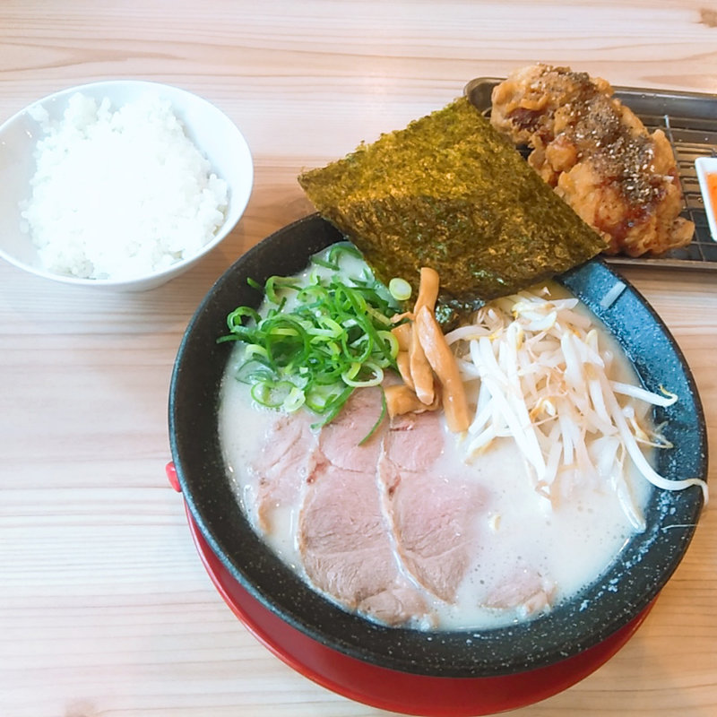 白豚骨ラーメン(熟成とんこつラーメン一番軒西春駅前)