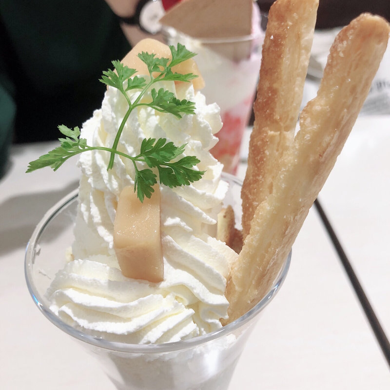 スノーロイヤルパフェ(雪印パーラー)