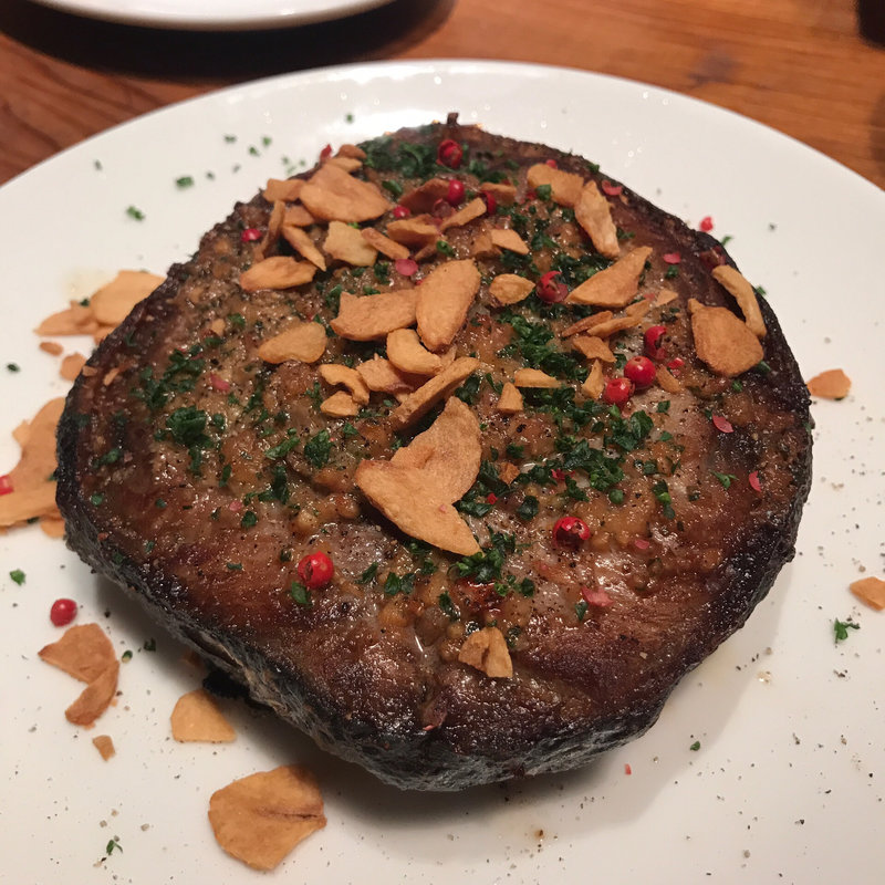 厚切り鮪テールガーリックステーキ(クラフトビアマーケット 神保町店 （CRAFT BEER MARKET）)