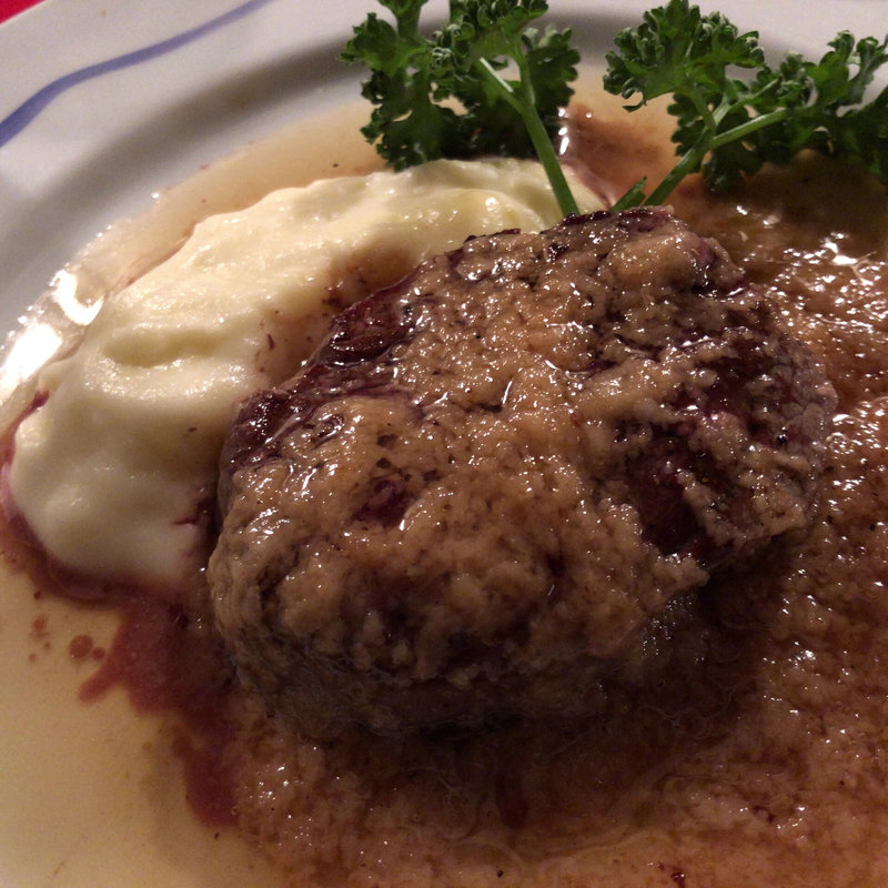 牛ヒレ肉のステーキ ガーリックソース(ル・クープ・シュー )