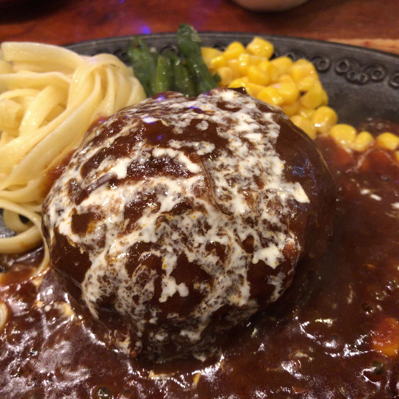 ロシア風ハンバーグ(モンブラン 浅草店 )