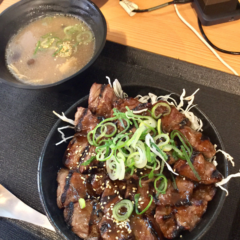 メガネ丼 肉増し増し スープセット(肉丼専門店 岩屋肉劇場)