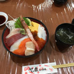 海鮮丼(ヤン衆料理 北の漁場)