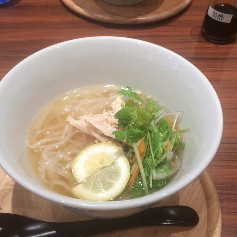 蒸し鶏のフォー(粥餐庁（かゆさんちん）KITTE博多店)