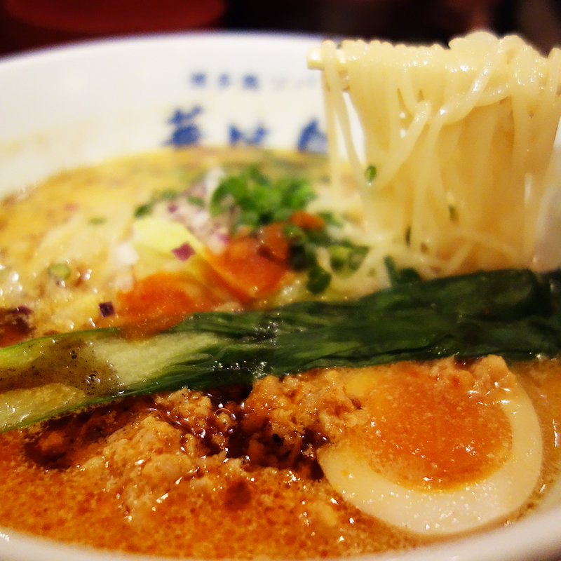 博多麻辣鶏担々麺(博多鶏ソバ華味鳥 ソラリアステージ店)