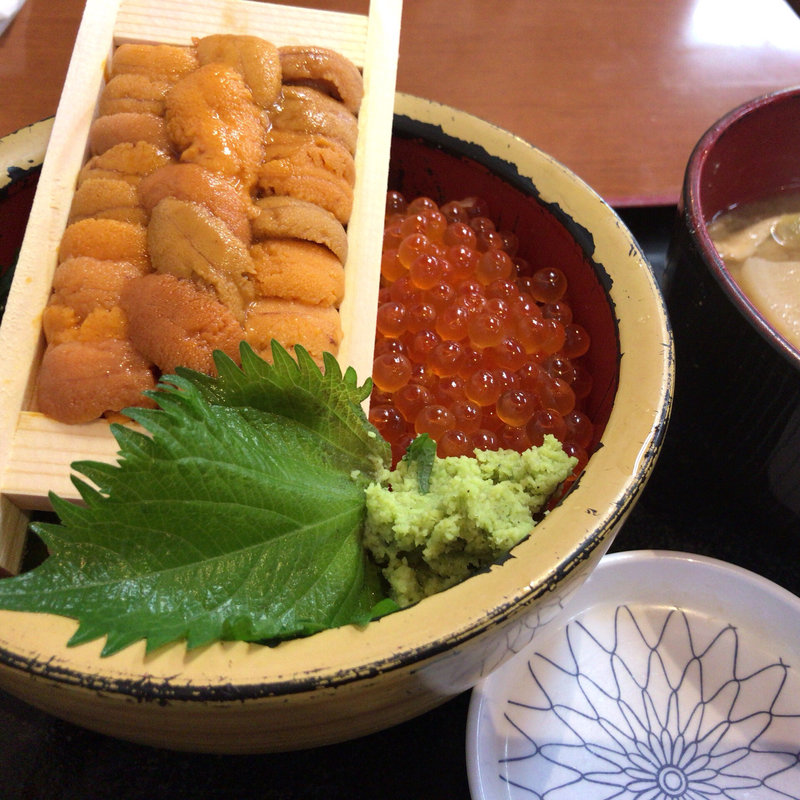 うにいくら丼(タカマル鮮魚店 本館)