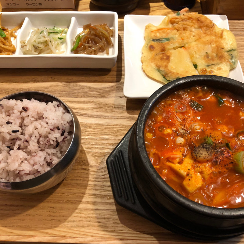 スンドゥブセット(韓美膳（ﾊﾝﾋﾞｼﾞｪ）六本木ノースタワー店)