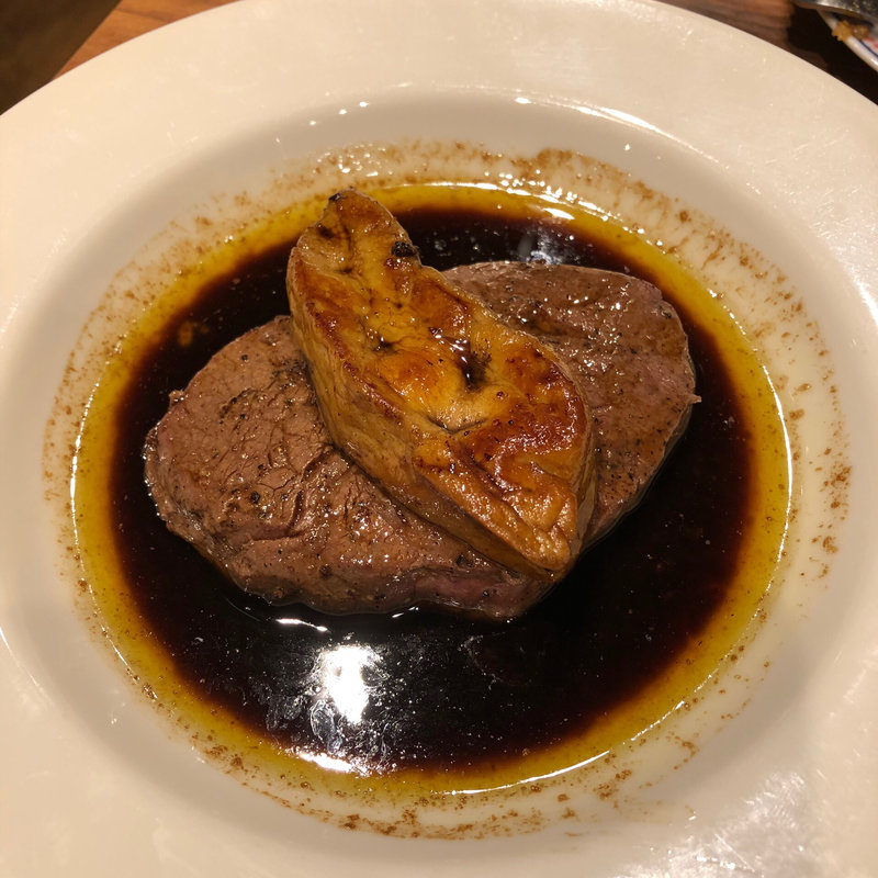 国産牛フィレ肉とフォアグラのロッシーニ風(ピッツェリアバールLoRo （ピッツェリアバール ロロ ）)