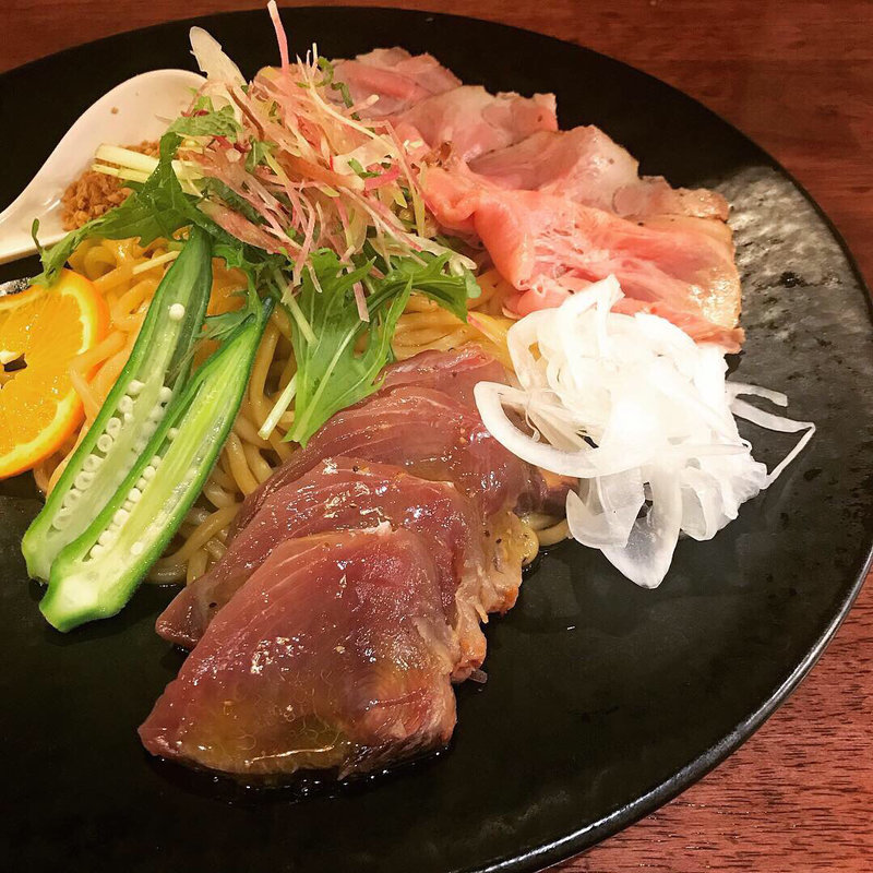 限定 初カツオのタタキ 新玉ねぎ油そば(海老丸らーめん)