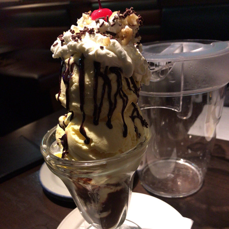 シンプル ホット ファッジ サンデー(Hard Rock Cafe)