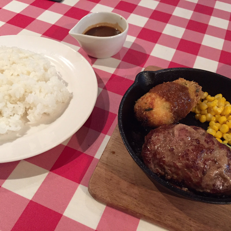 ハンバーグランチ(ATRIO BICI CAFE （アトゥーリオ・ビーチ・カフェ）)