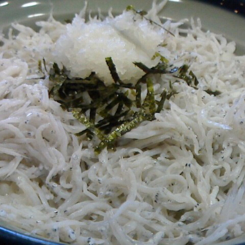 ちりめん丼(りすぼん )