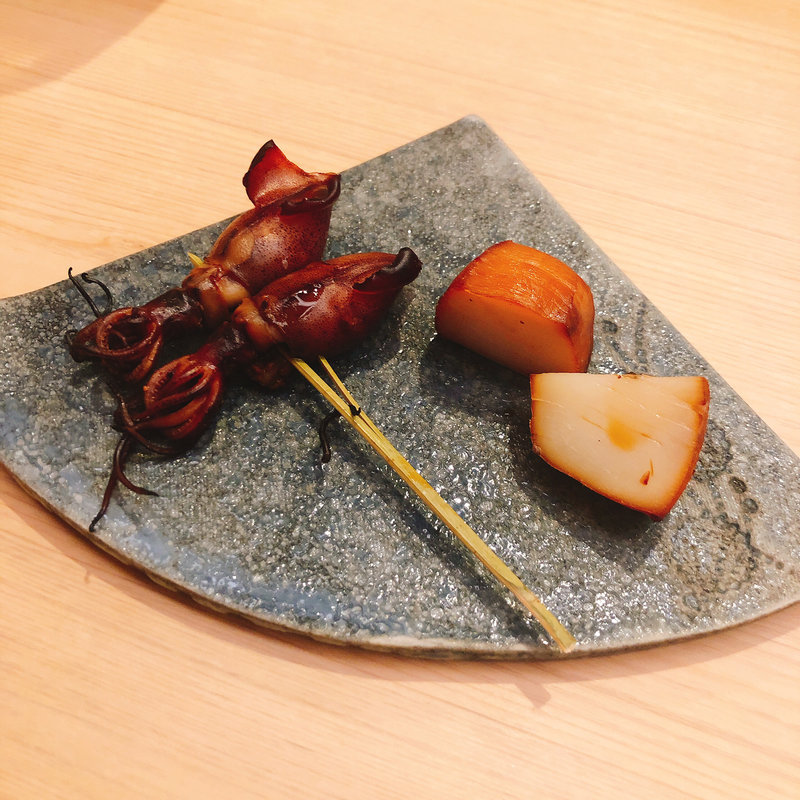 蛍烏賊と帆立の燻製(匠鮨おわな)