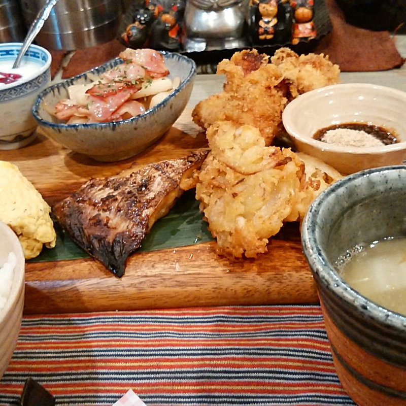 日替わりプレート+チキンカツ(しゃにむに )