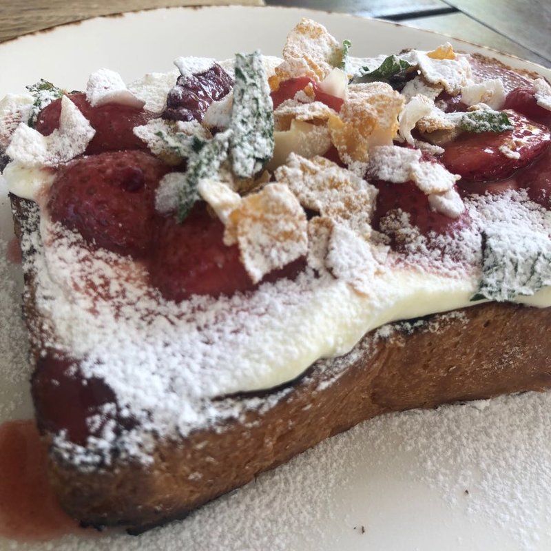 季節のフルーツとブリオッシュ(IVY PLACE)