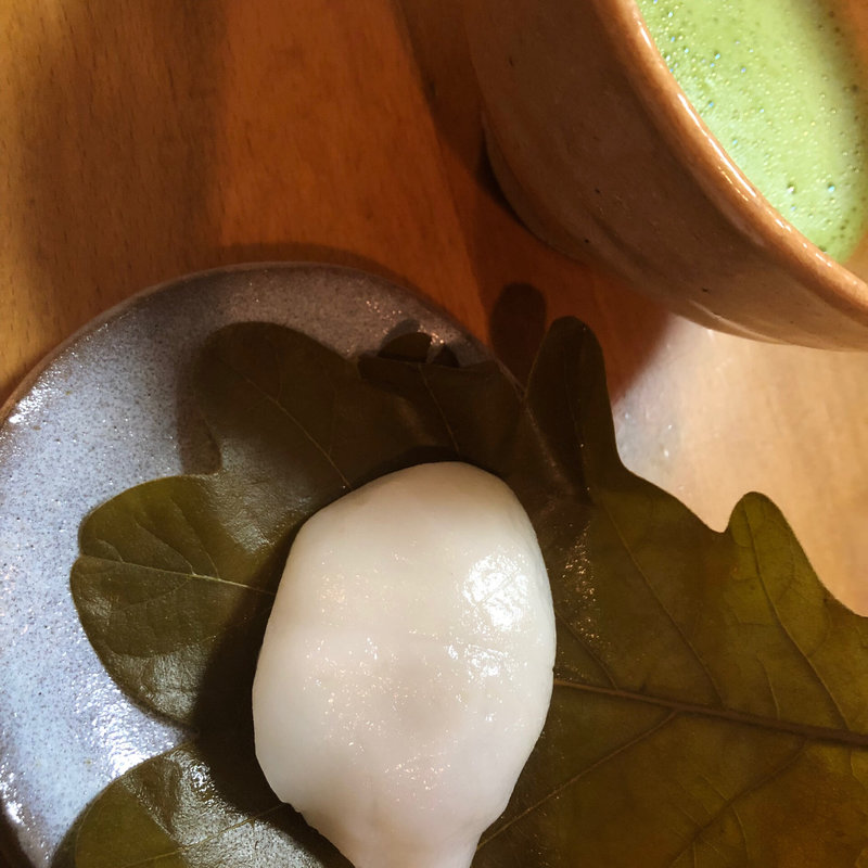 かしわ餅  黒あん（こしあん）(祇園饅頭 )