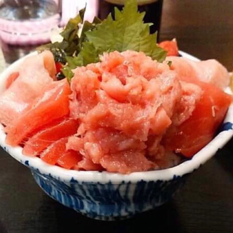 本まぐろ丼(どん辰 （ドンタツ）)