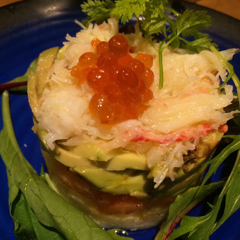 カニとアボガドのタルタル(北海道バル 海 東京駅グランルーフ店)